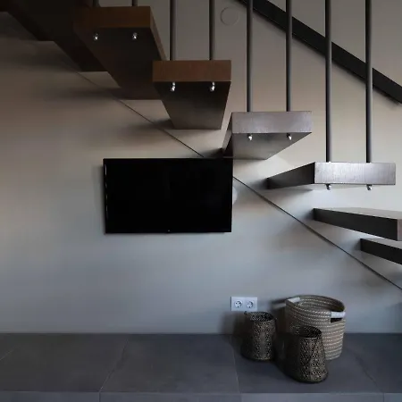 Asimina نيكيتي